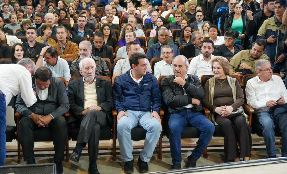 Governador autoriza 964 moradias e R$ 242 milhões em investimentos para Cascavel
