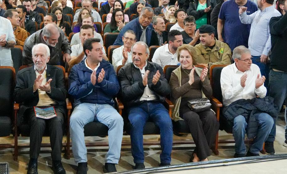 Governador autoriza 964 moradias e R$ 242 milhões em investimentos para Cascavel