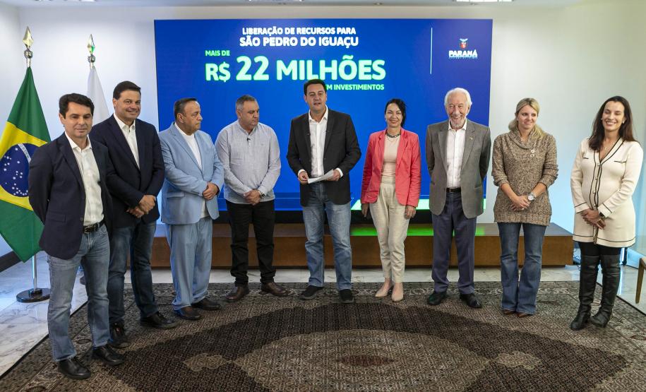 R$ 372 milhões: governador libera recursos para investimentos em 10 municípios