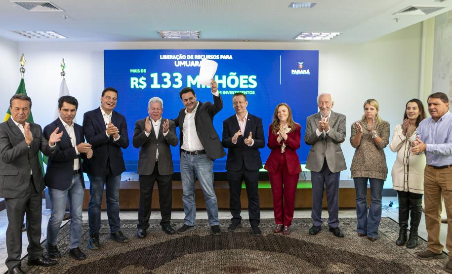 R$ 372 milhões: governador libera recursos para investimentos em 10 municípios