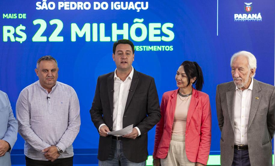 R$ 372 milhões: governador libera recursos para investimentos em 10 municípios