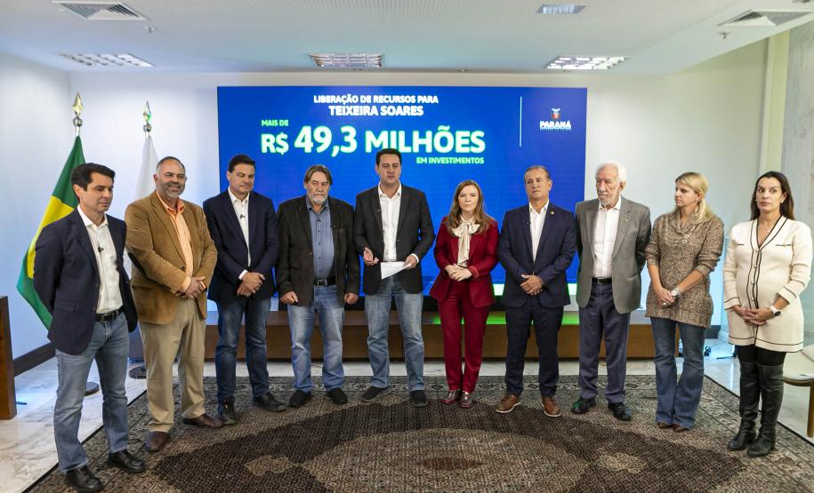 R$ 372 milhões: governador libera recursos para investimentos em 10 municípios