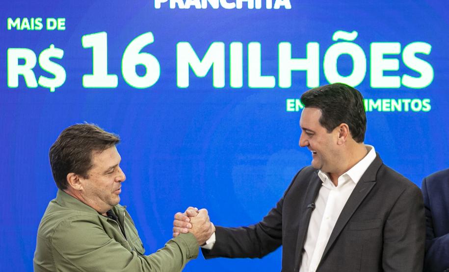 R$ 372 milhões: governador libera recursos para investimentos em 10 municípios