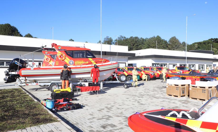 Inéditas no Brasil: Bombeiros passam a ter motoaquáticas de resgate em cenários extremos