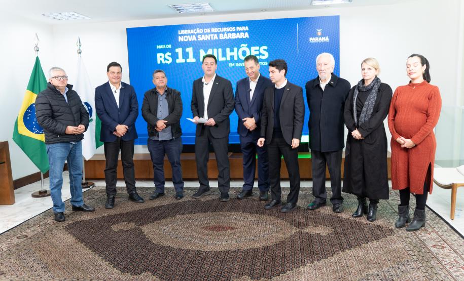 Ratinho Junior libera R$ 442 milhões para obras em 10 municípios do Paraná