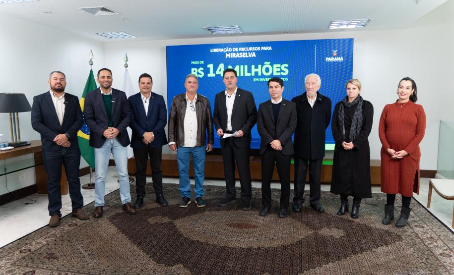 Ratinho Junior libera R$ 442 milhões para obras em 10 municípios do Paraná