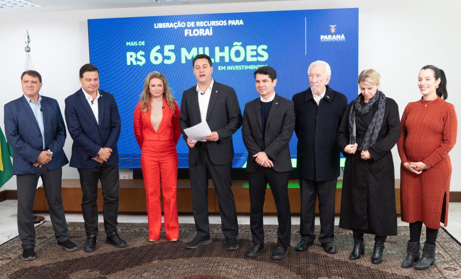 Ratinho Junior libera R$ 442 milhões para obras em 10 municípios do Paraná