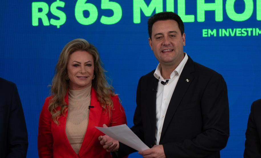 Ratinho Junior libera R$ 442 milhões para obras em 10 municípios do Paraná