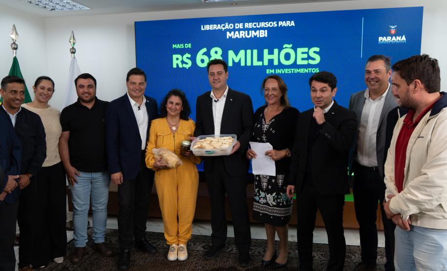 Ratinho Junior libera R$ 442 milhões para obras em 10 municípios do Paraná
