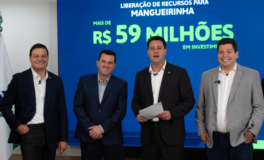 Ratinho Junior libera R$ 442 milhões para obras em 10 municípios do Paraná