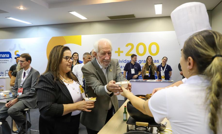 Piana participa da abertura da maior feira de fornecedores automotivos do Paraná