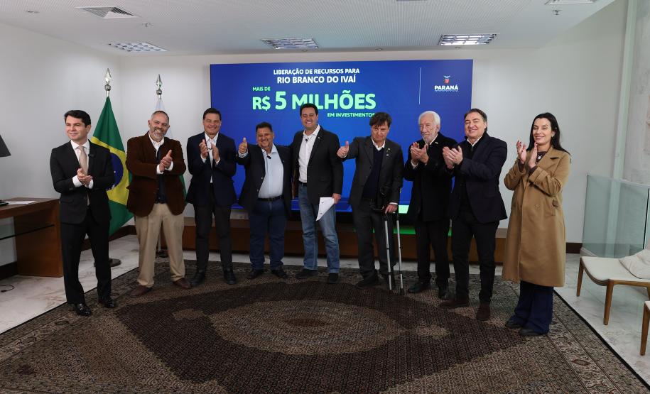 Ratinho Junior confirma R$ 741 milhões para infraestrutura urbana e rural de 12 municípios