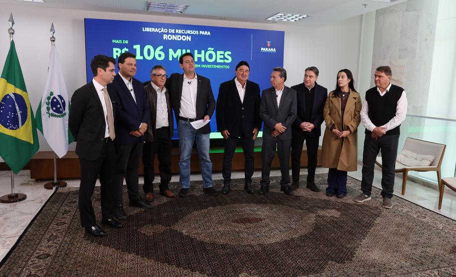 Ratinho Junior confirma R$ 741 milhões para infraestrutura urbana e rural de 12 municípios