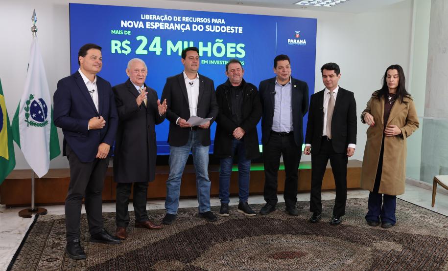 Ratinho Junior confirma R$ 741 milhões para infraestrutura urbana e rural de 12 municípios