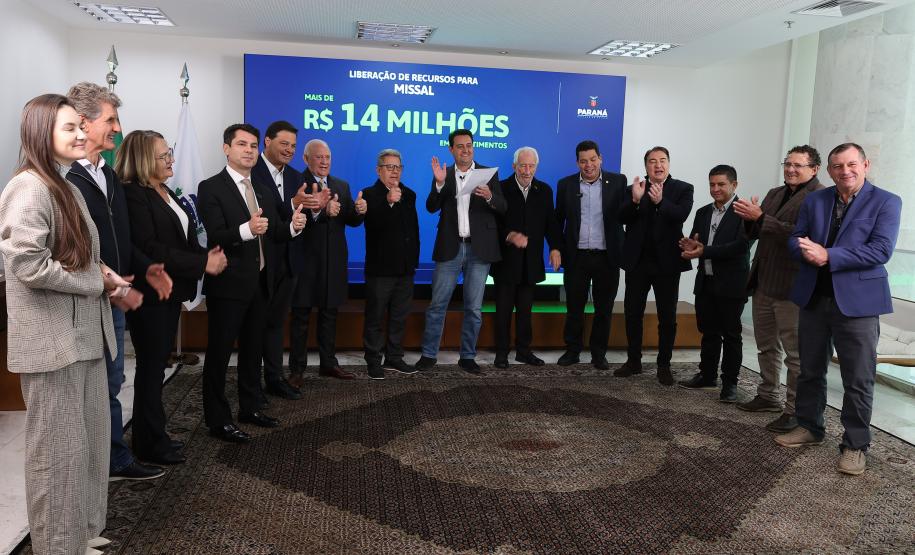 Ratinho Junior confirma R$ 741 milhões para infraestrutura urbana e rural de 12 municípios