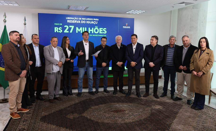 Ratinho Junior confirma R$ 741 milhões para infraestrutura urbana e rural de 12 municípios