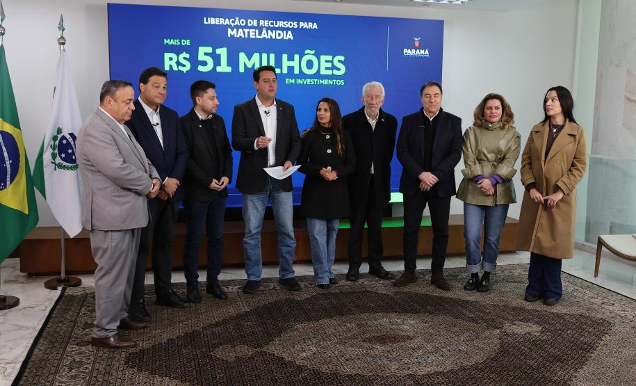 Ratinho Junior confirma R$ 741 milhões para infraestrutura urbana e rural de 12 municípios