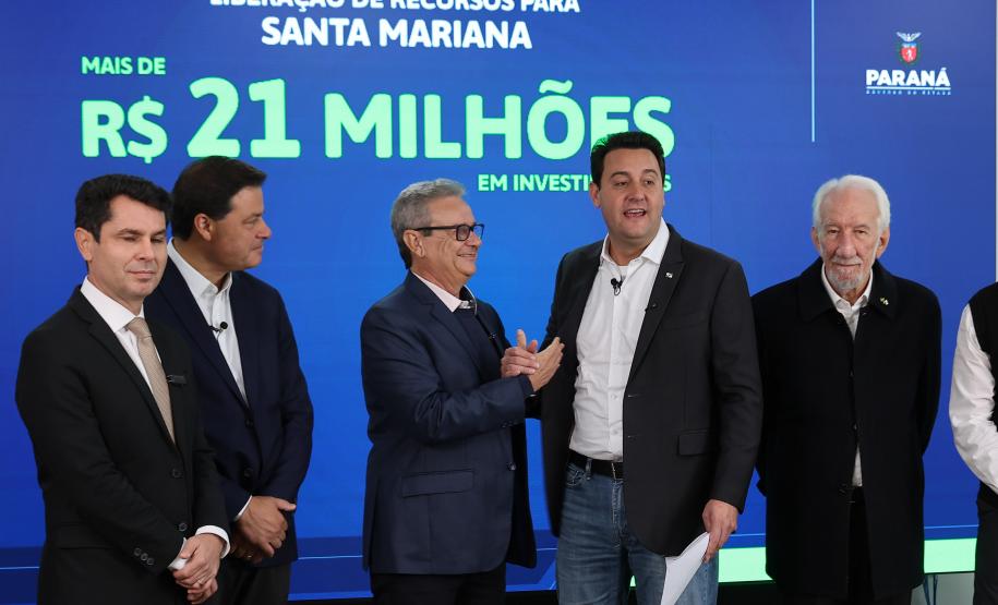 Ratinho Junior confirma R$ 741 milhões para infraestrutura urbana e rural de 12 municípios
