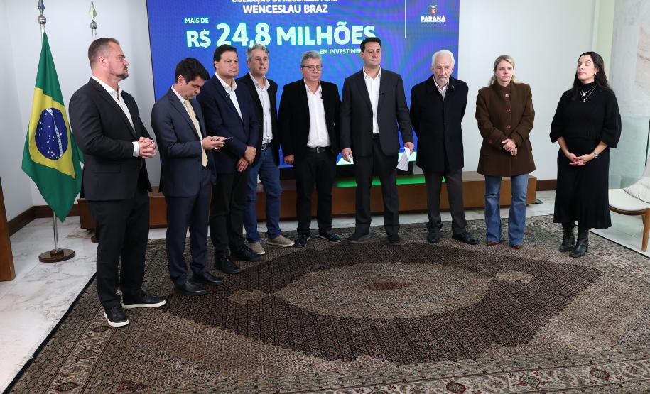 Governador Ratinho Junior confirma mais R$ 385,3 milhões em obras para 11 municípios