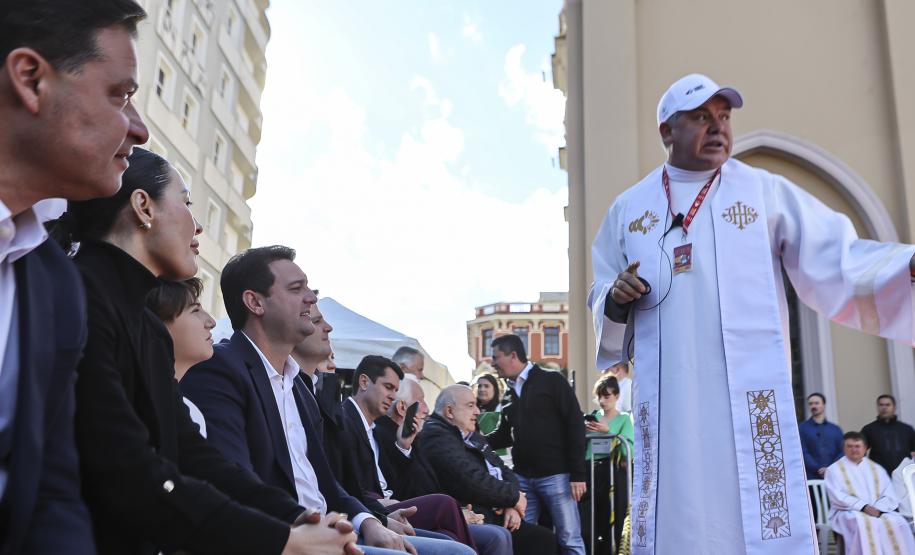 Governador participa do centenário da Arquidiocese de Curitiba e da celebração de Corpus Christi
