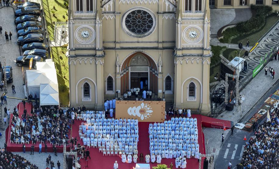 Governador participa do centenário da Arquidiocese de Curitiba e da celebração de Corpus Christi