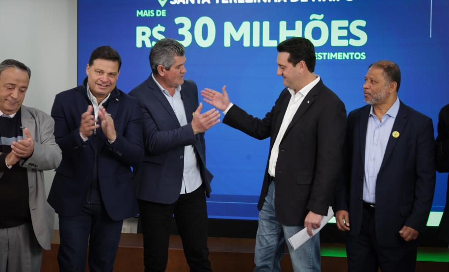 Governador confirma mais R$ 433,4 milhões para obras em 12 municípios