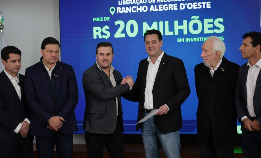 Governador confirma mais R$ 433,4 milhões para obras em 12 municípios