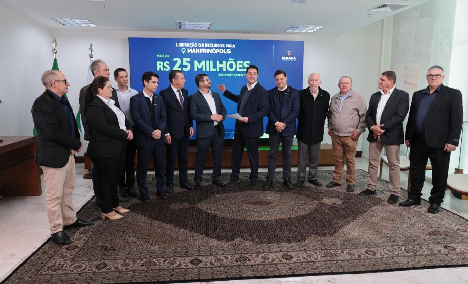 Ratinho Junior confirma R$ 565,6 milhões para 11 municípios do Estado