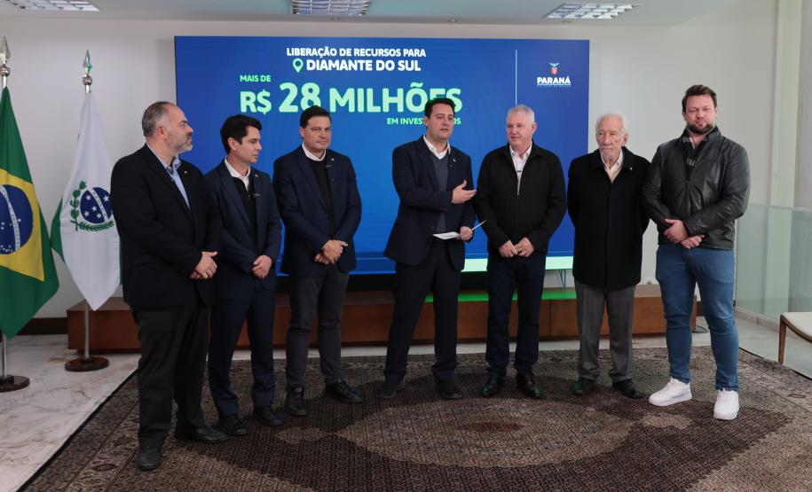 Ratinho Junior confirma R$ 565,6 milhões para 11 municípios do Estado