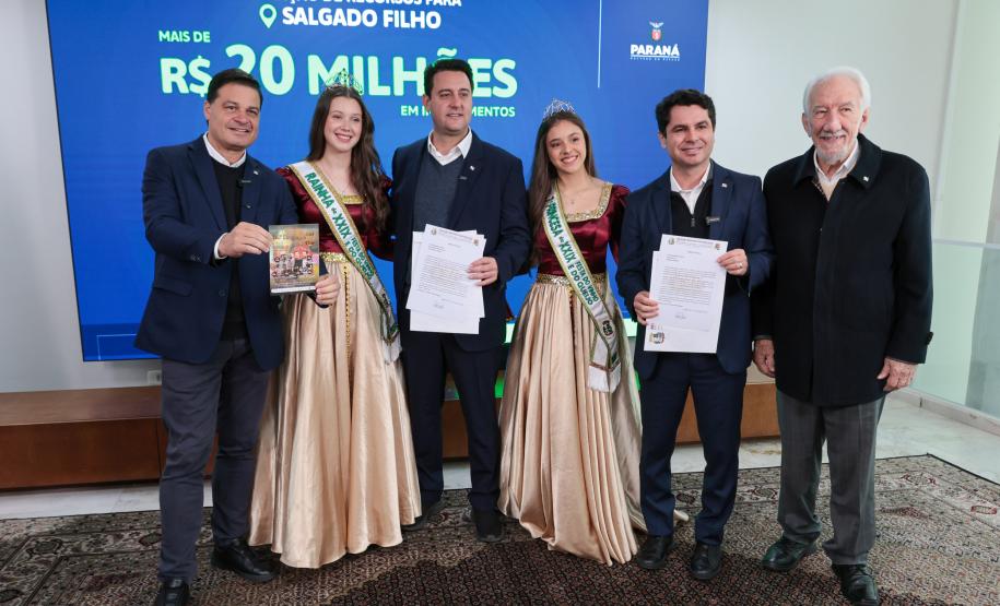 Ratinho Junior confirma R$ 565,6 milhões para 11 municípios do Estado