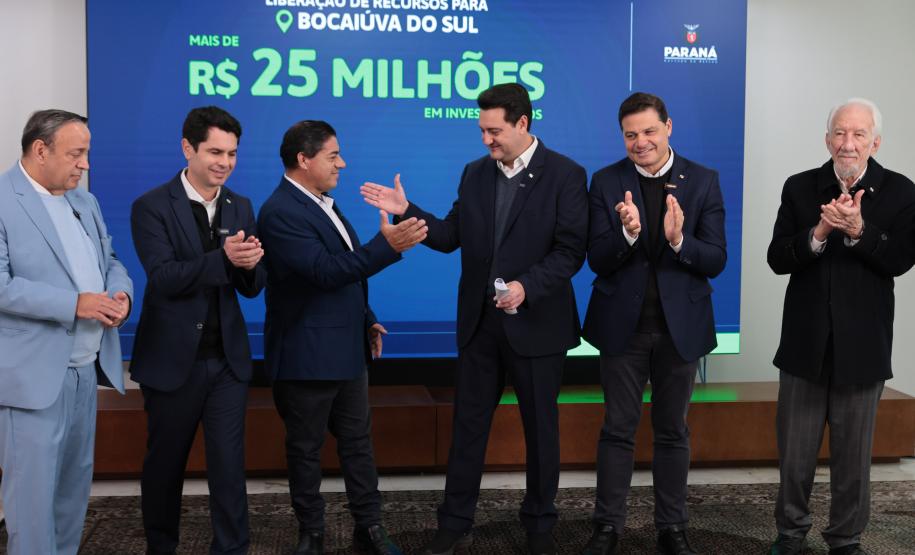 Ratinho Junior confirma R$ 565,6 milhões para 11 municípios do Estado