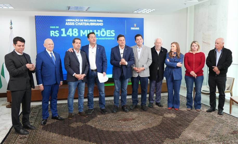Ratinho Junior confirma quase R$ 890 milhões para obras e investimentos em 12 municípios