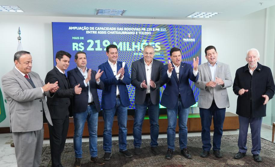 Ratinho Junior confirma quase R$ 890 milhões para obras e investimentos em 12 municípios