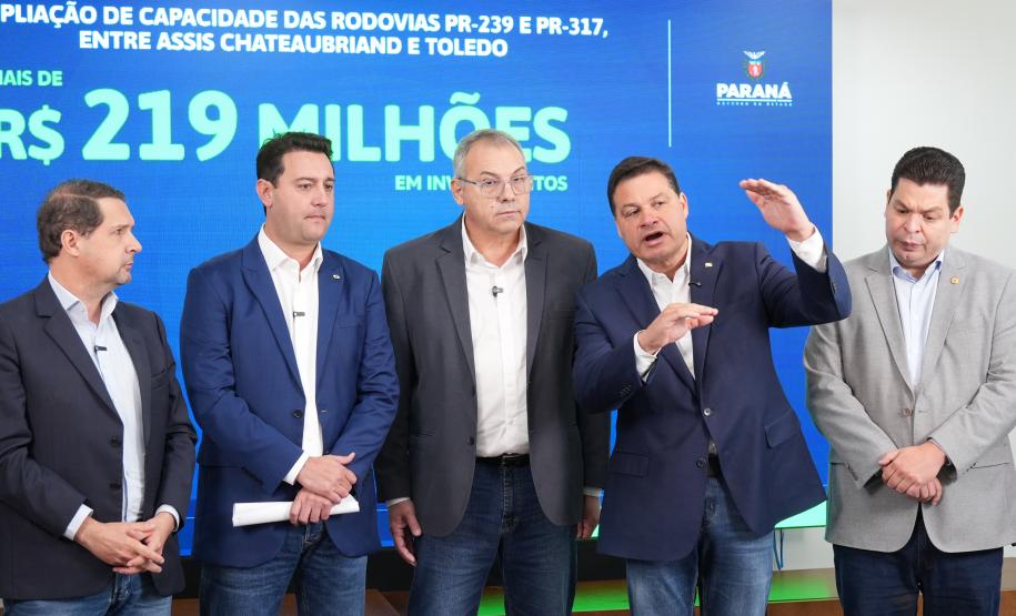 Ratinho Junior confirma quase R$ 890 milhões para obras e investimentos em 12 municípios