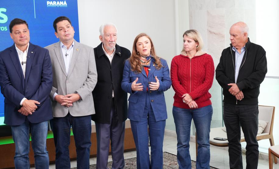 Ratinho Junior confirma quase R$ 890 milhões para obras e investimentos em 12 municípios
