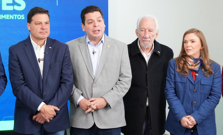 Ratinho Junior confirma quase R$ 890 milhões para obras e investimentos em 12 municípios