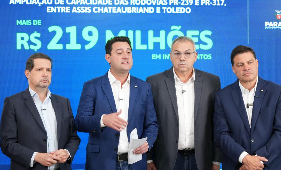 Ratinho Junior confirma quase R$ 890 milhões para obras e investimentos em 12 municípios