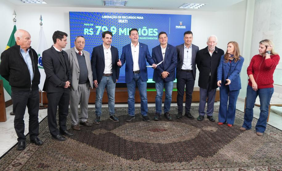 Ratinho Junior confirma quase R$ 890 milhões para obras e investimentos em 12 municípios