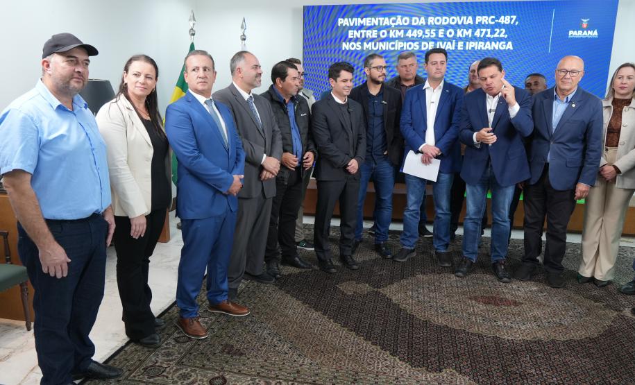 Ratinho Junior confirma quase R$ 890 milhões para obras e investimentos em 12 municípios