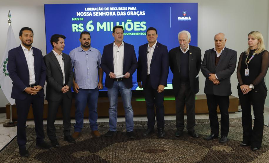 Governador libera R$ 350 milhões para obras e equipamentos em nove cidades