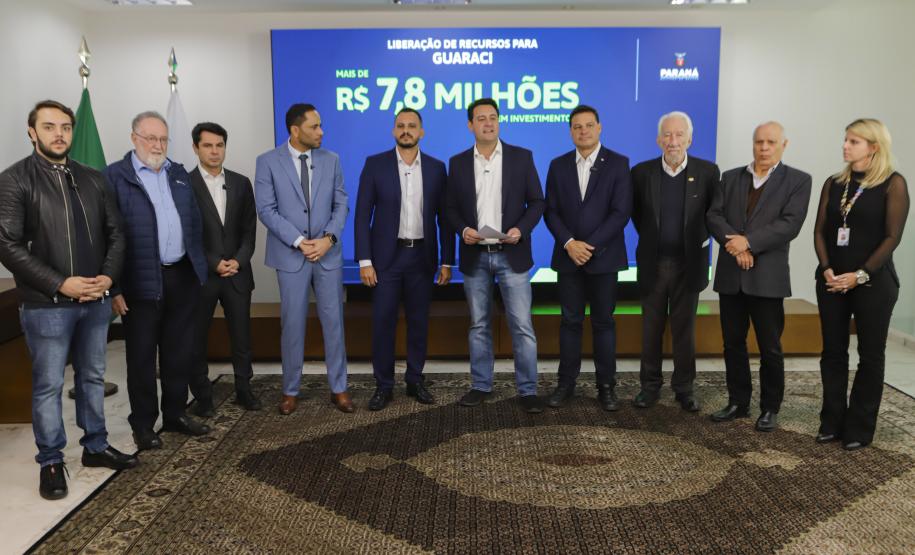 Governador libera R$ 350 milhões para obras e equipamentos em nove cidades