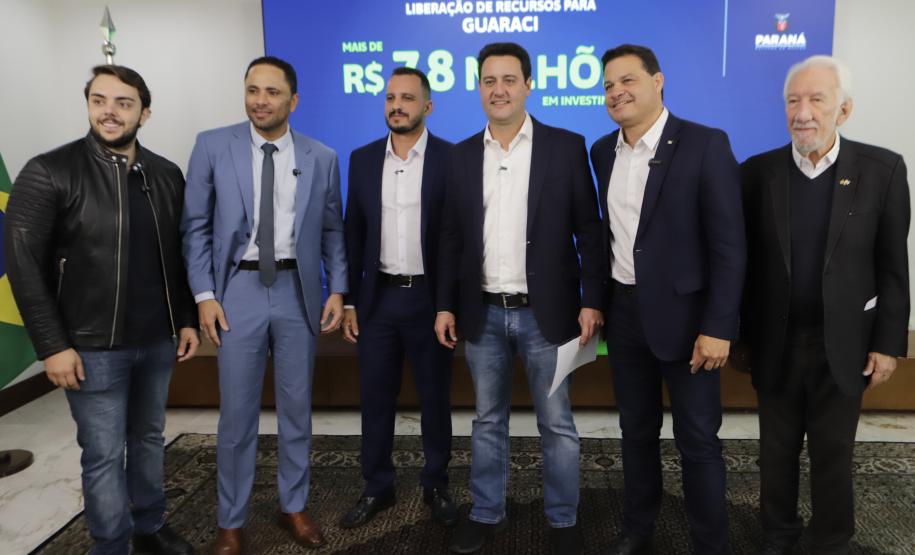 Governador libera R$ 350 milhões para obras e equipamentos em nove cidades