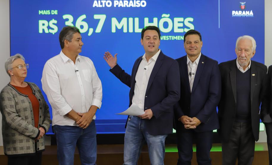 Governador libera R$ 350 milhões para obras e equipamentos em nove cidades