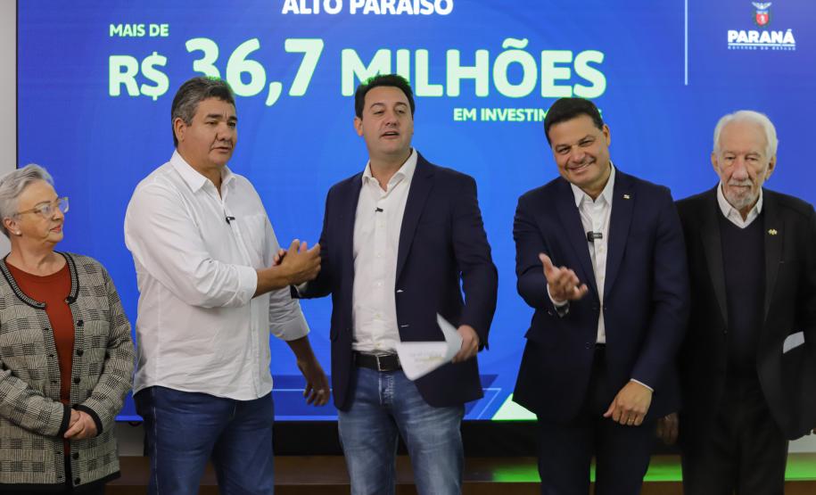 Governador libera R$ 350 milhões para obras e equipamentos em nove cidades