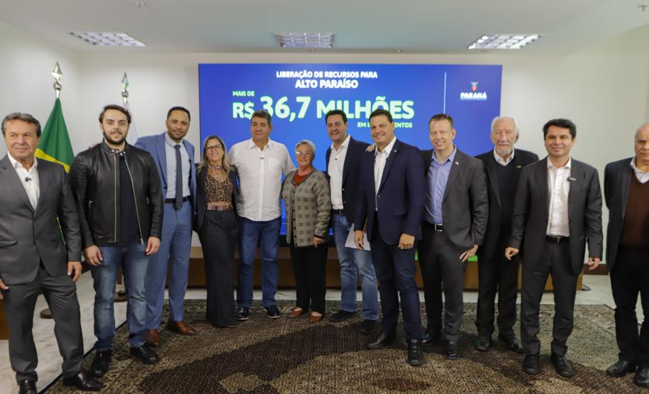 Governador libera R$ 350 milhões para obras e equipamentos em nove cidades