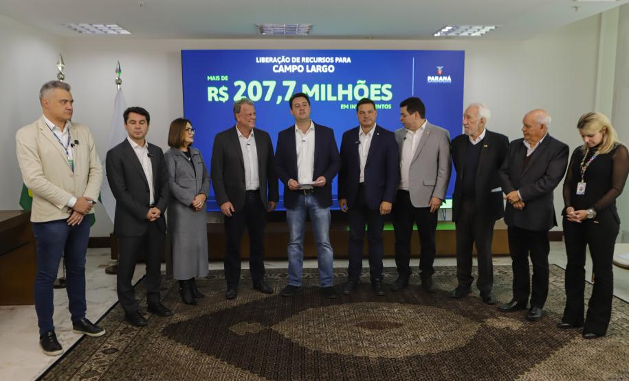 Governador libera R$ 350 milhões para obras e equipamentos em nove cidades