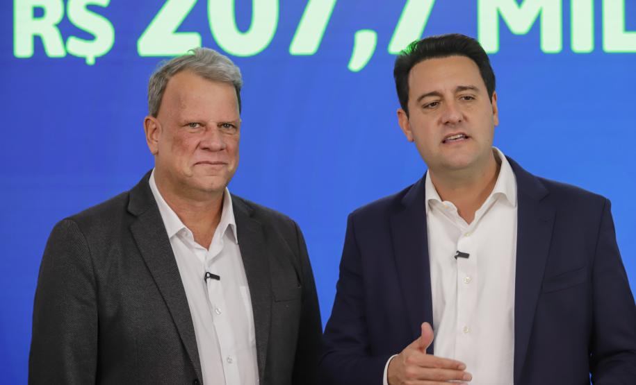Governador libera R$ 350 milhões para obras e equipamentos em nove cidades