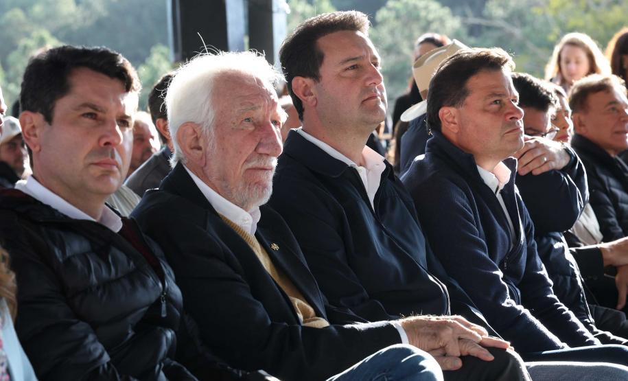 Governador autoriza pavimentação urbana e do acesso ao Buraco do Padre em Ponta Grossa