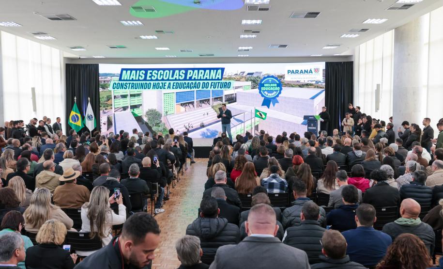 Ratinho Junior assina maior PPP da educação do Brasil para construir 40 colégios no Paraná