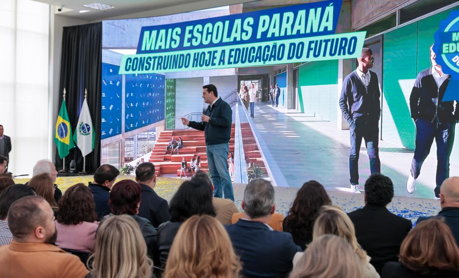 Ratinho Junior assina maior PPP da educação do Brasil para construir 40 colégios no Paraná